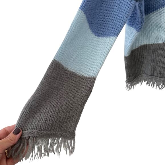 Wooden Ships Kaia Oversized Striped Fringe V-Neck Sweater Gray Blue Women's S/M - Picture 5 of 9